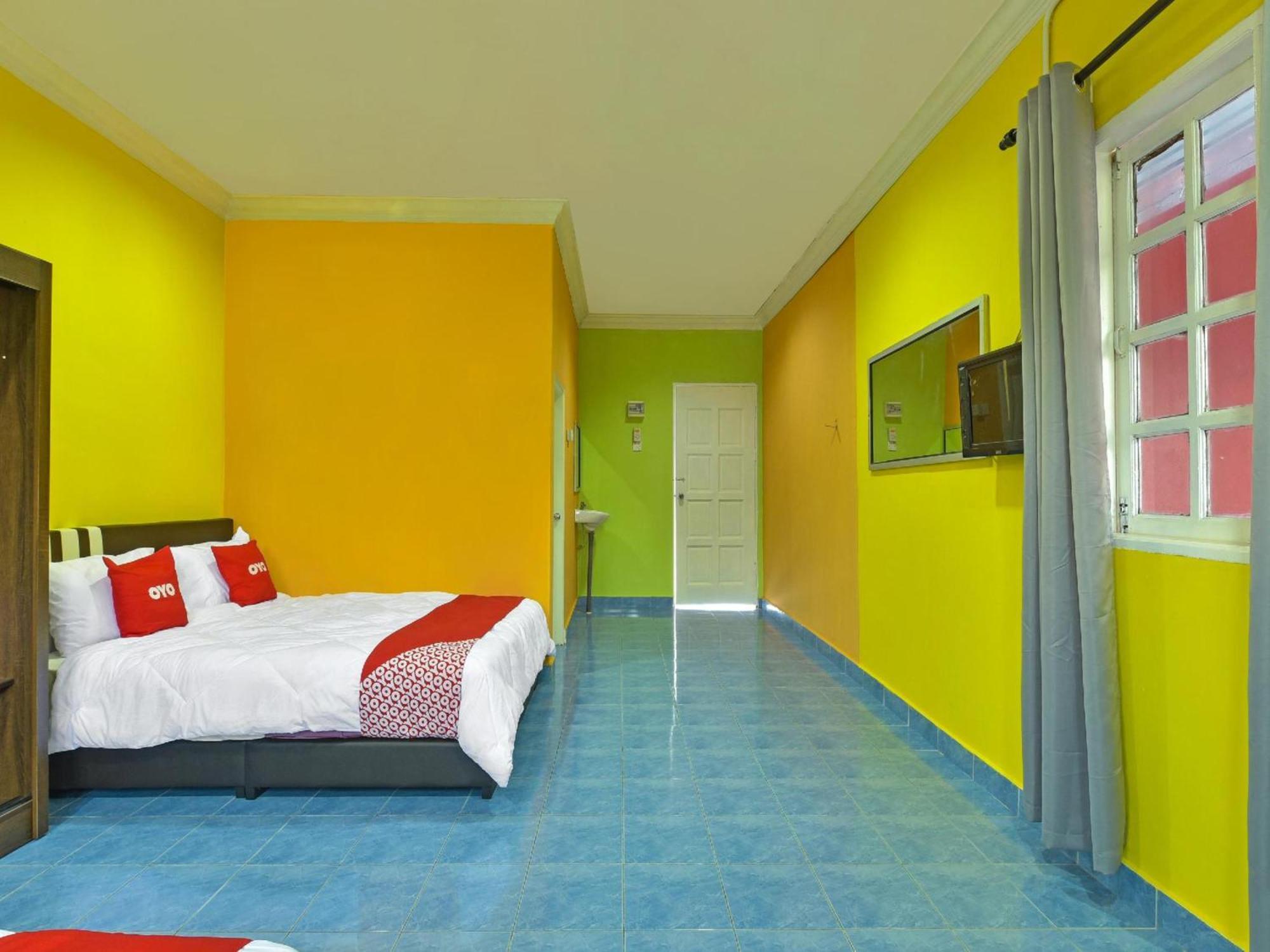 Oyo 90744 Bari Indah Beach Resort Kuala Terengganu Eksteriør billede