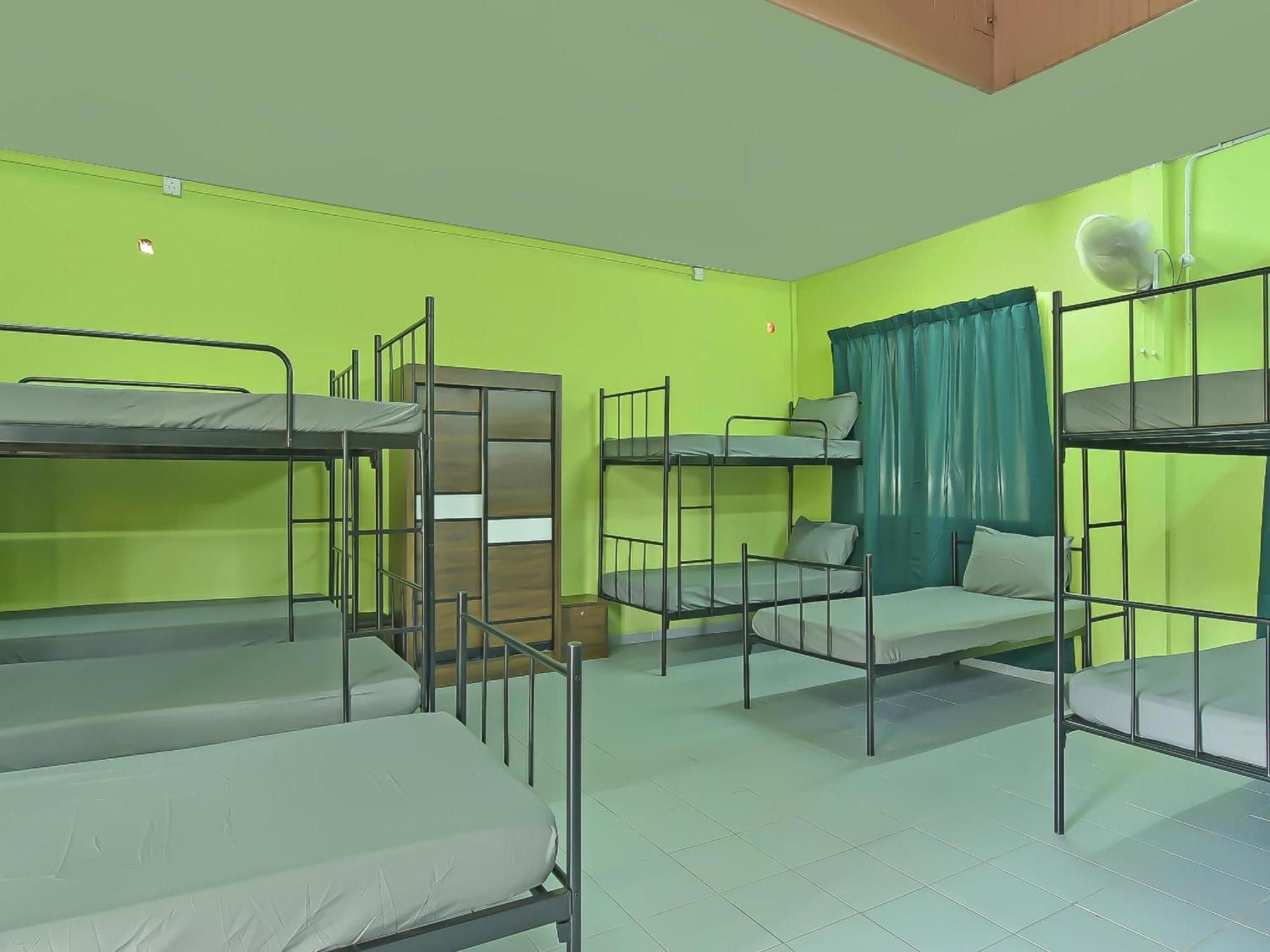 Oyo 90744 Bari Indah Beach Resort Kuala Terengganu Eksteriør billede