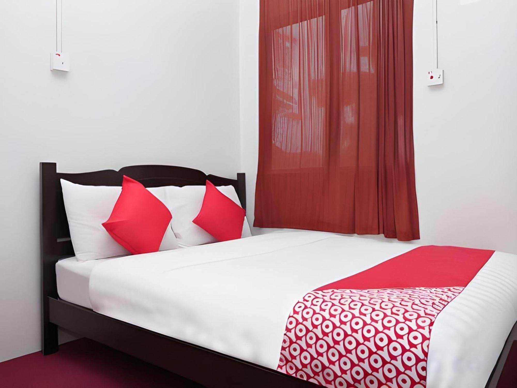 Oyo 90744 Bari Indah Beach Resort Kuala Terengganu Eksteriør billede