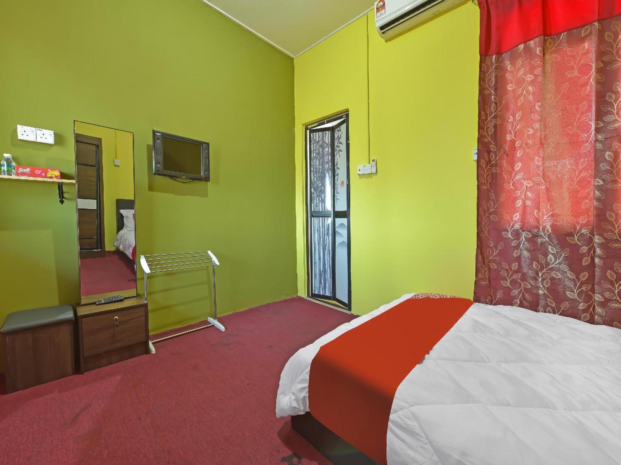 Oyo 90744 Bari Indah Beach Resort Kuala Terengganu Eksteriør billede