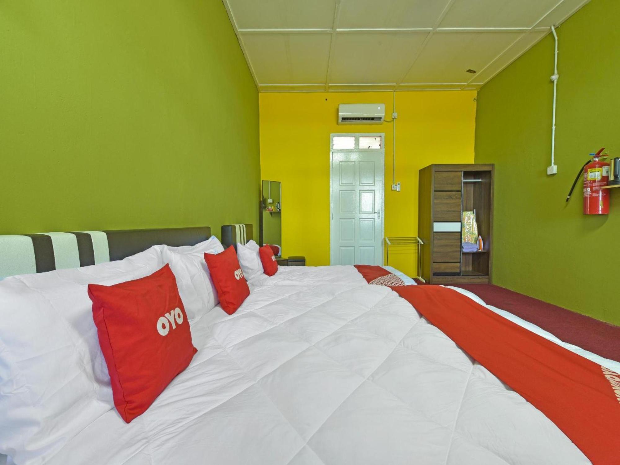 Oyo 90744 Bari Indah Beach Resort Kuala Terengganu Eksteriør billede