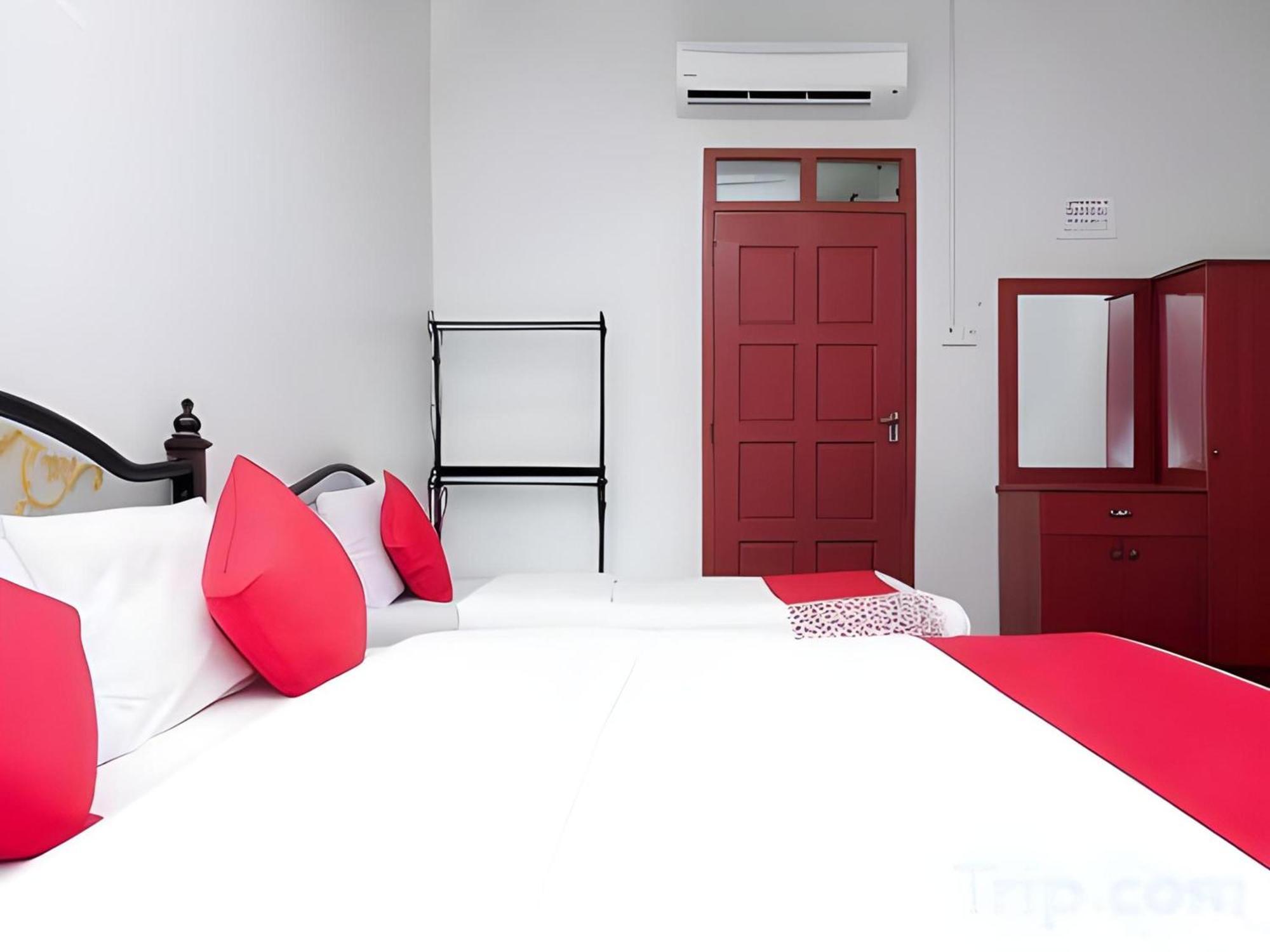 Oyo 90744 Bari Indah Beach Resort Kuala Terengganu Eksteriør billede