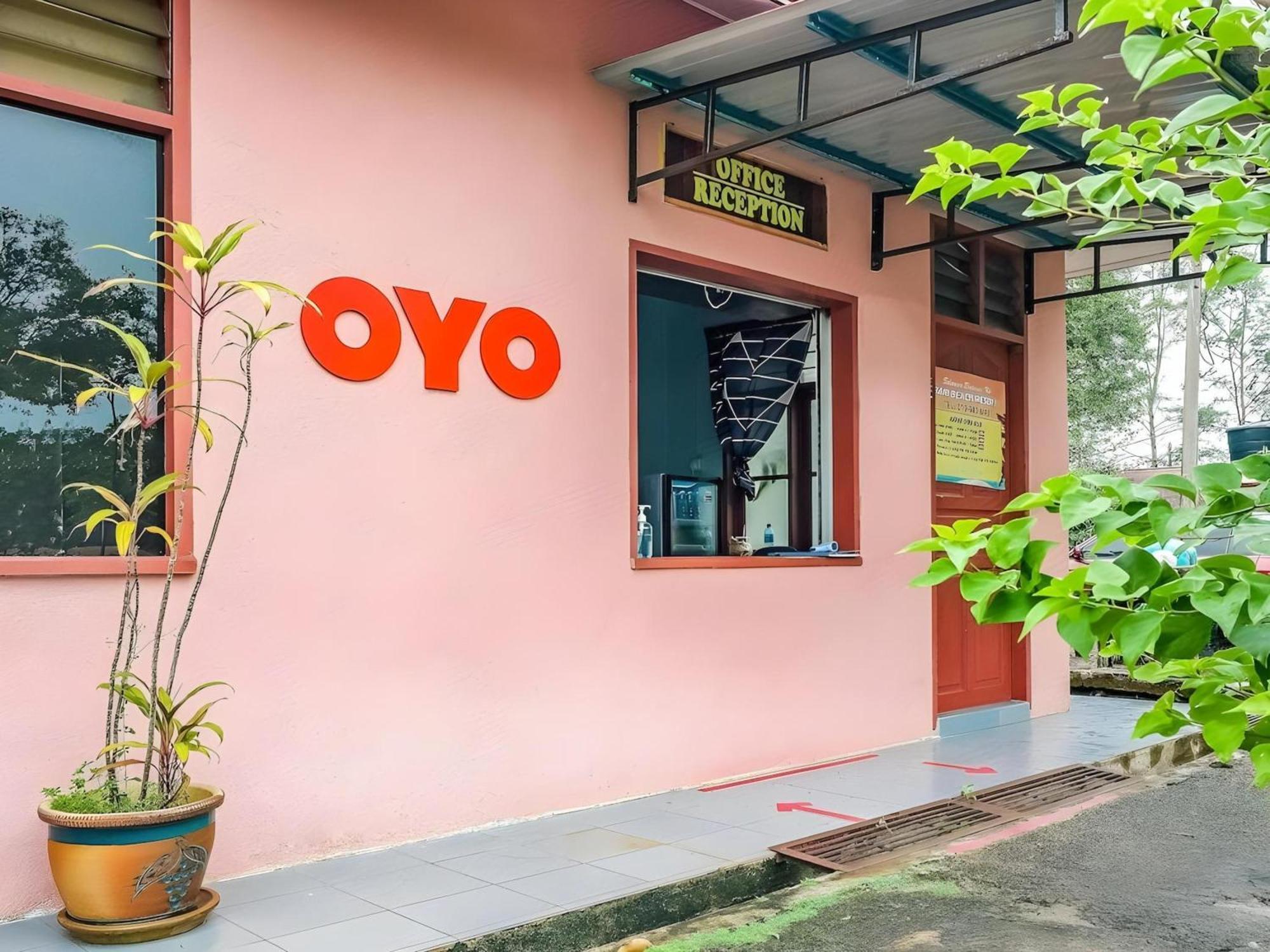 Oyo 90744 Bari Indah Beach Resort Kuala Terengganu Eksteriør billede
