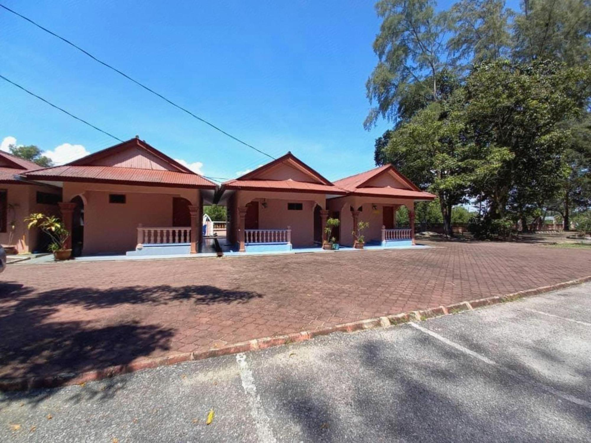 Oyo 90744 Bari Indah Beach Resort Kuala Terengganu Eksteriør billede