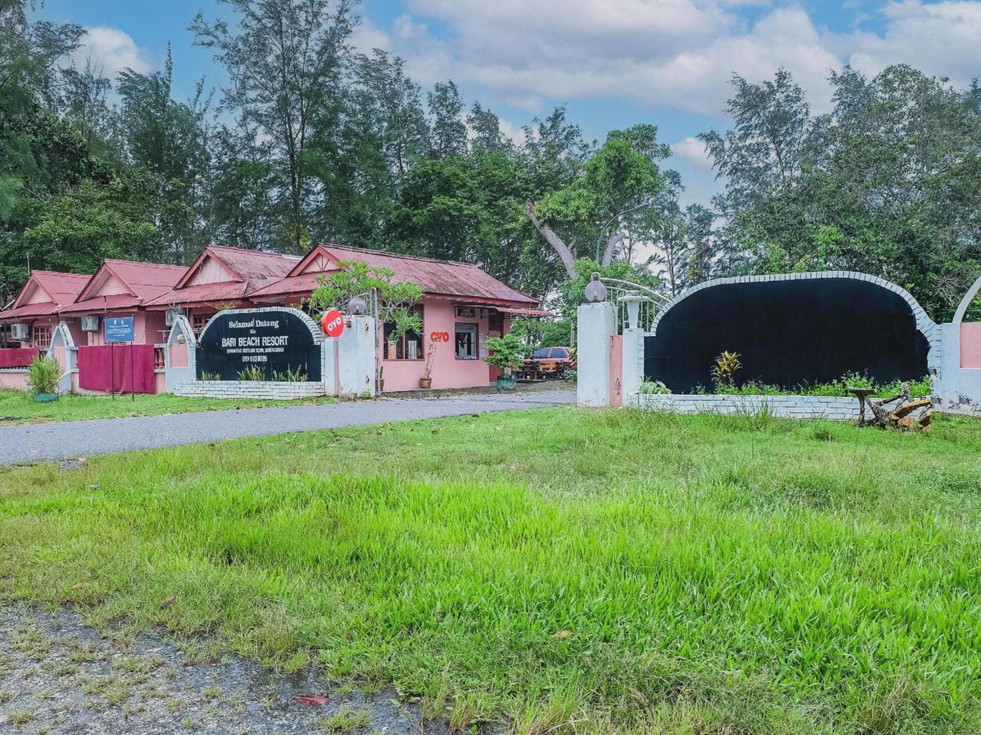 Oyo 90744 Bari Indah Beach Resort Kuala Terengganu Eksteriør billede