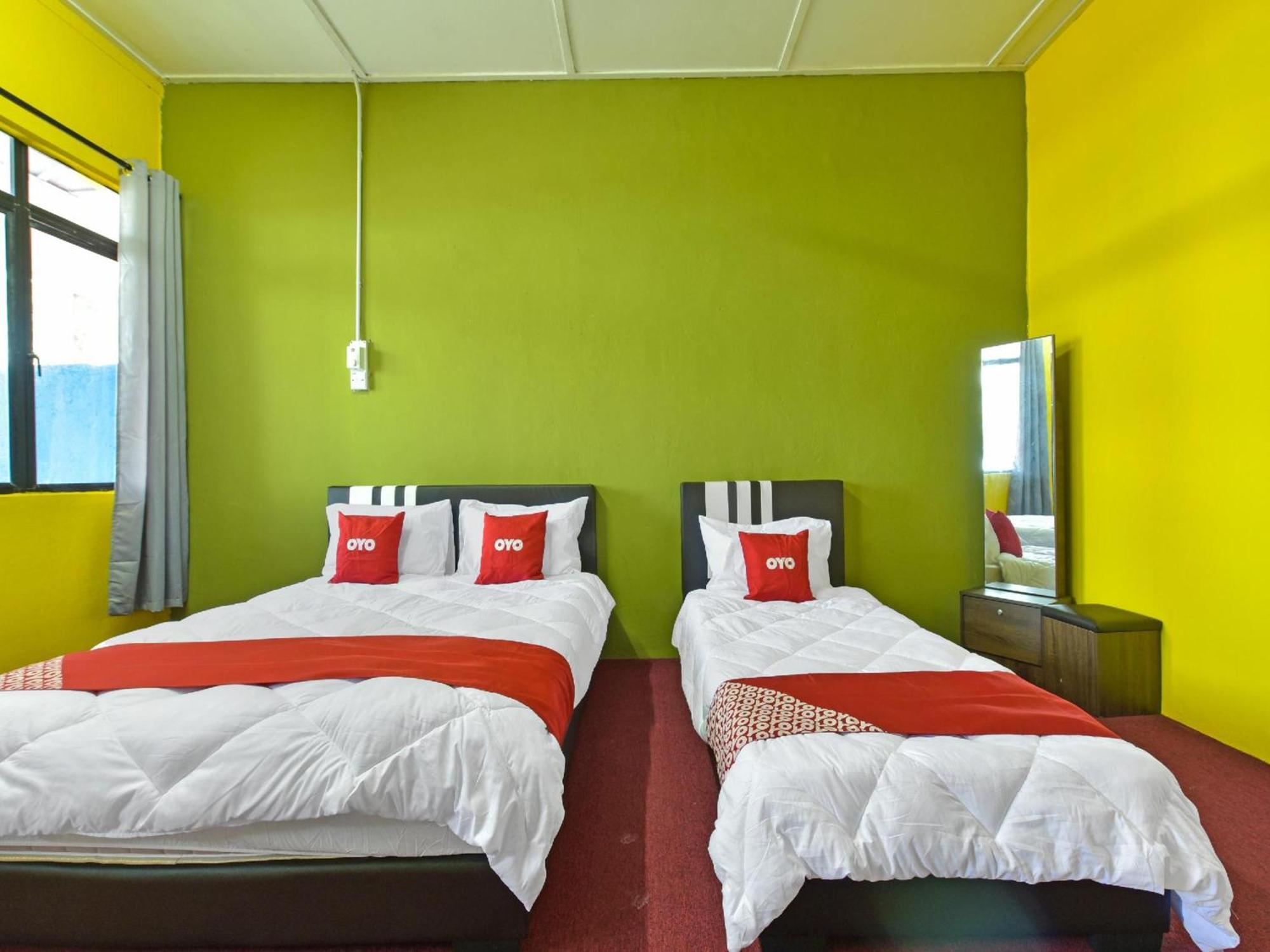 Oyo 90744 Bari Indah Beach Resort Kuala Terengganu Eksteriør billede