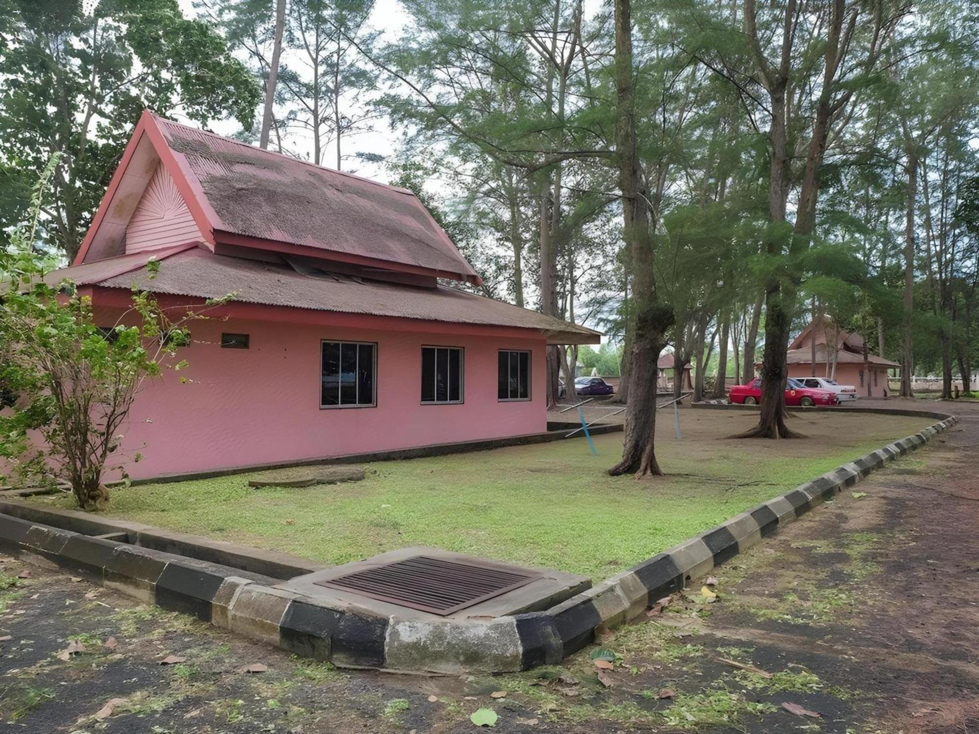 Oyo 90744 Bari Indah Beach Resort Kuala Terengganu Eksteriør billede