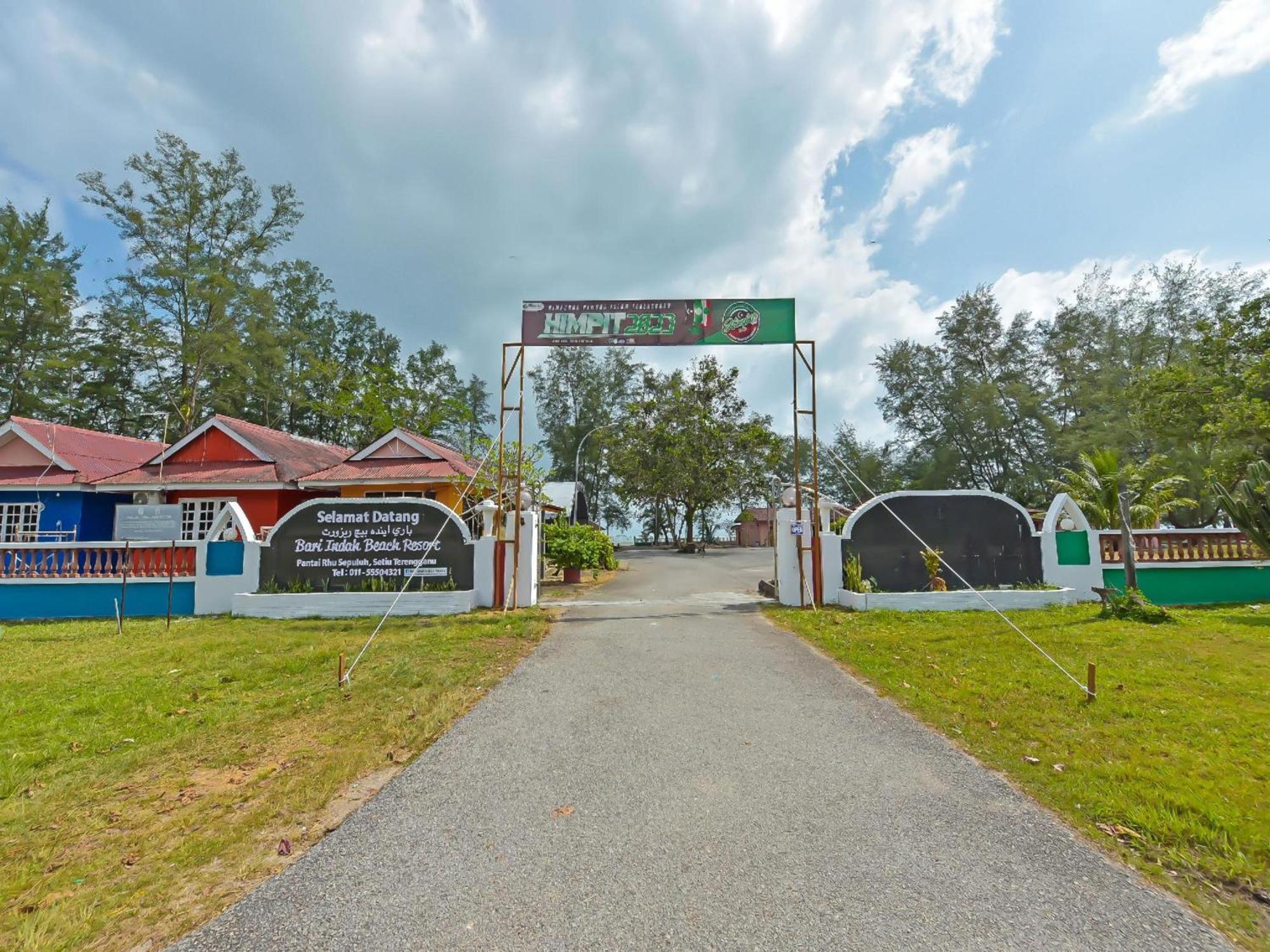 Oyo 90744 Bari Indah Beach Resort Kuala Terengganu Eksteriør billede