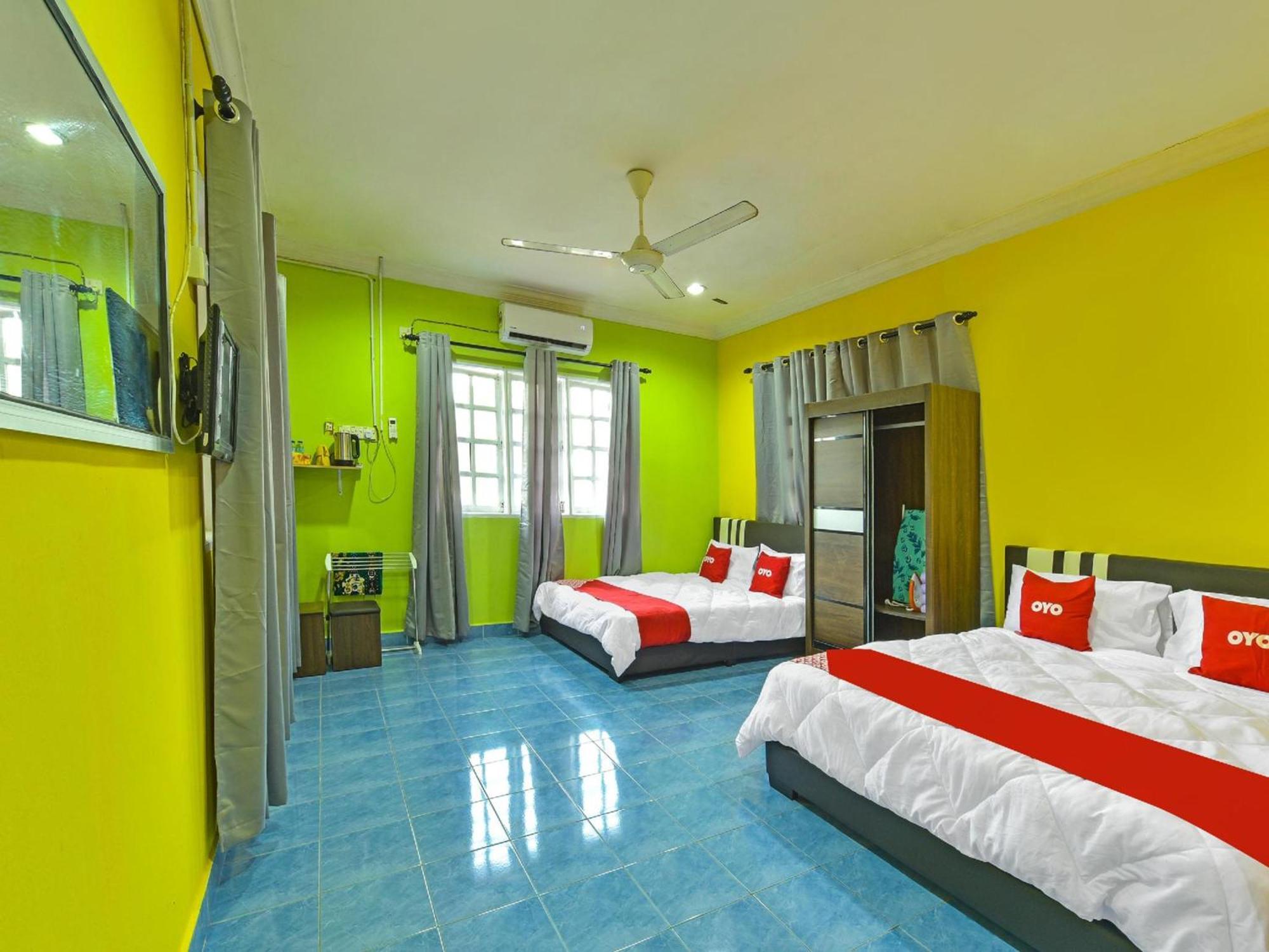 Oyo 90744 Bari Indah Beach Resort Kuala Terengganu Eksteriør billede